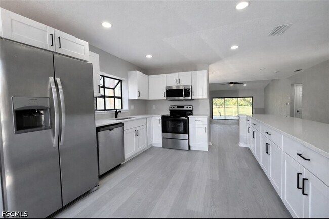 Building Photo - 7377 Constitution Cir