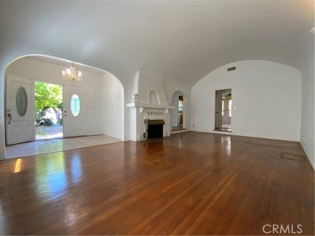Building Photo - 122 E Linda Vista Ave