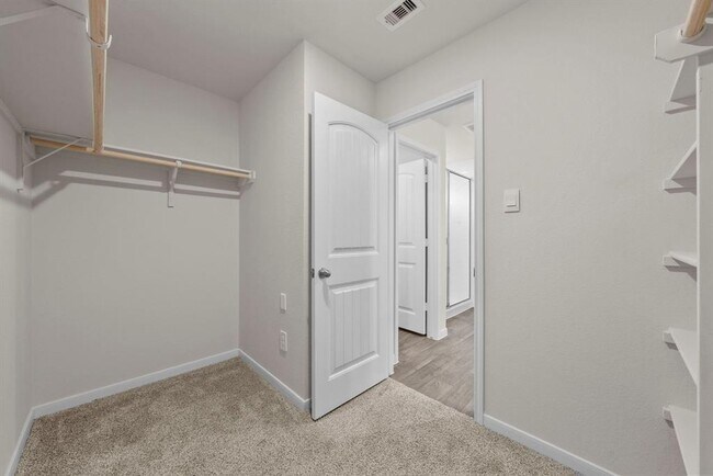 Building Photo - 320 Darwin Pl