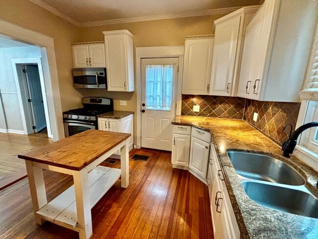 Building Photo - Italian Estates Property Management