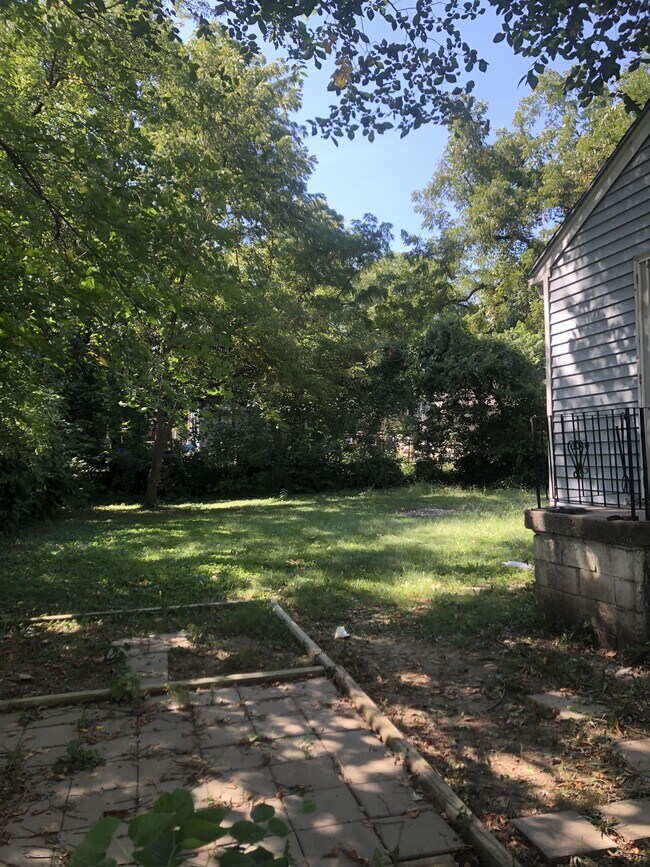 Building Photo - 6658 Flora Ave