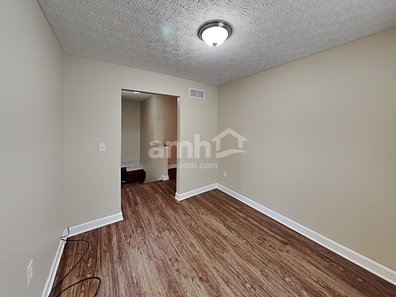 Building Photo - 520 Stone Shadow Dr