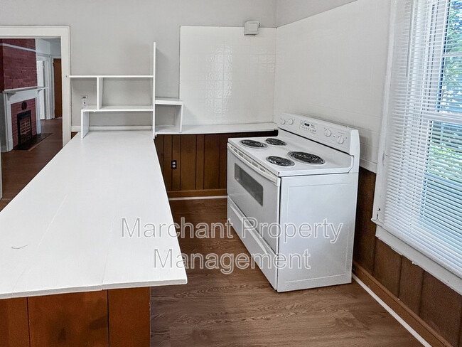 Building Photo - 24 Jones St