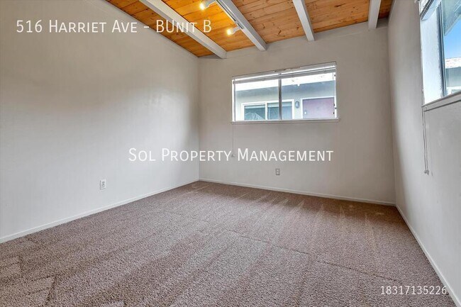 Building Photo - 516 Harriet Ave