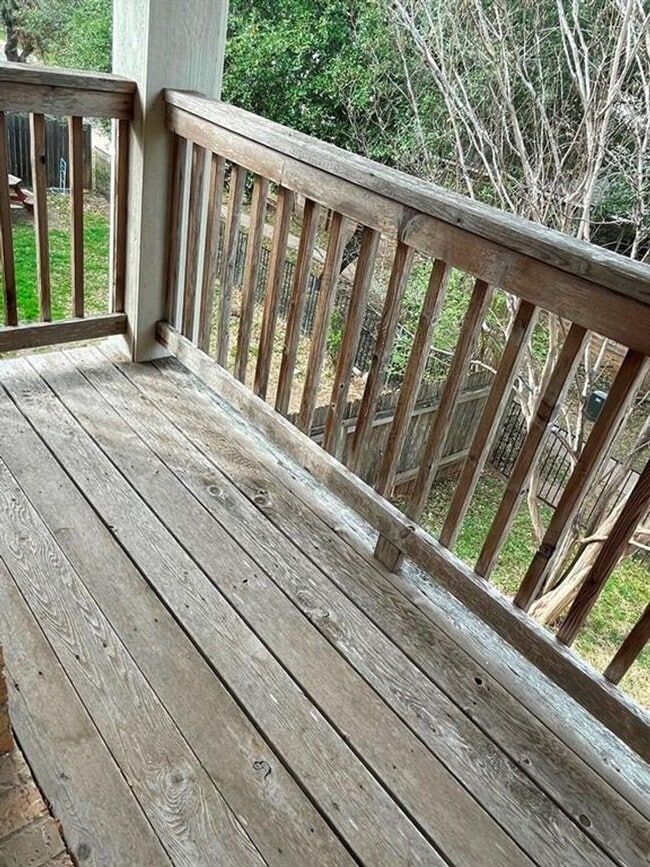 Building Photo - Spacious open floor plan with this desirab...