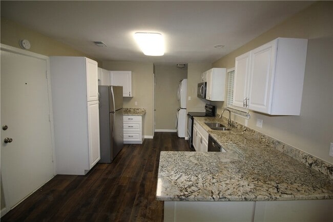 Building Photo - 3532 Antilles Dr