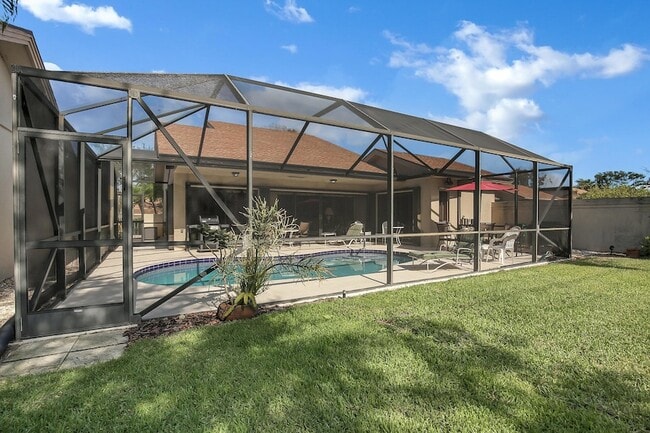 Building Photo - 211 E River Park Dr