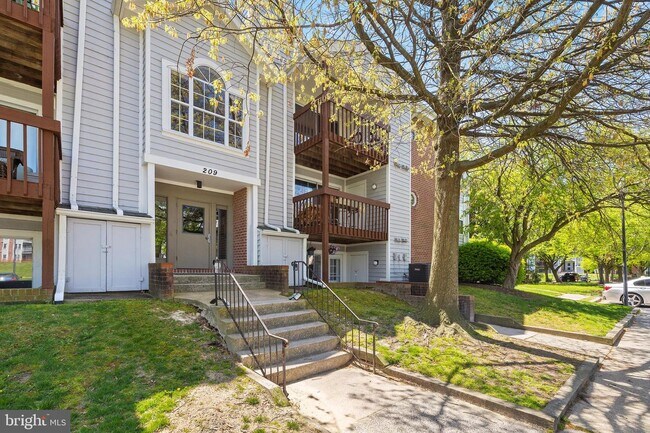 Building Photo - 209 Water Fountain Ct