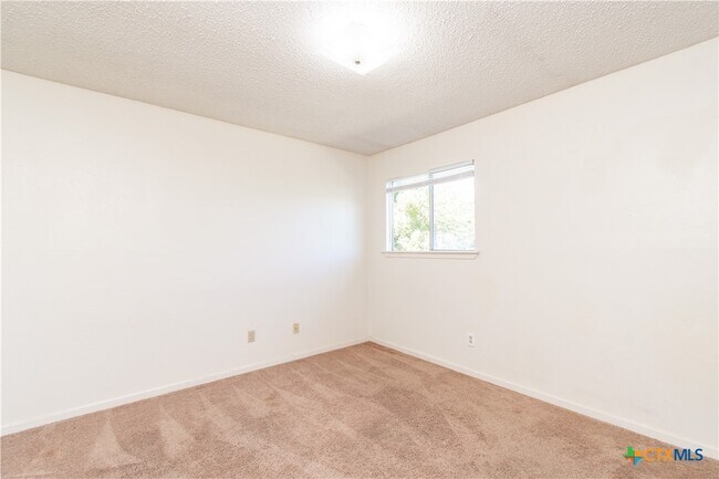 Building Photo - 507 E Beeline Ln