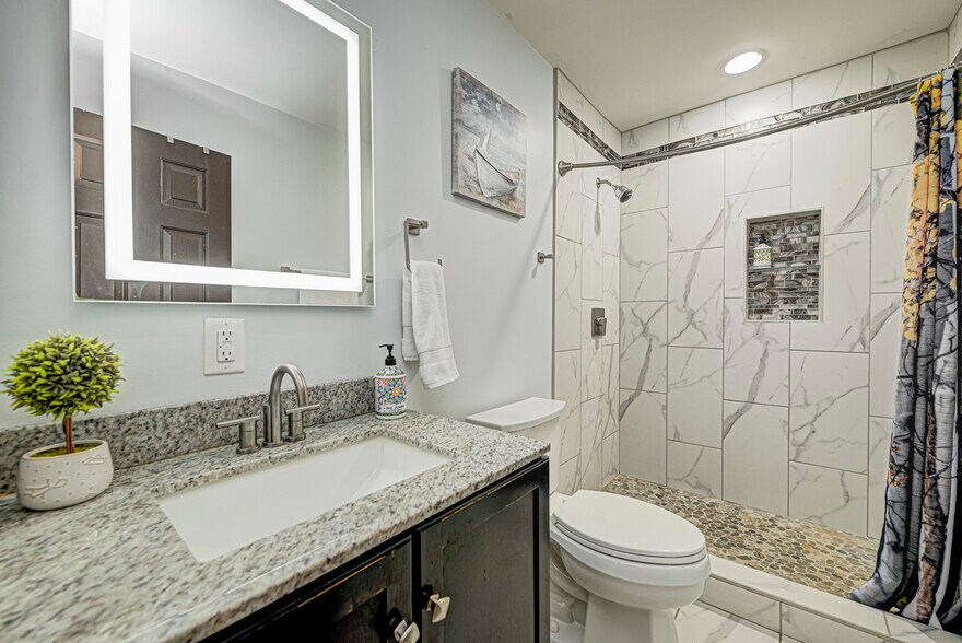 Downstairs full bath - 1643 Fletcher Ave