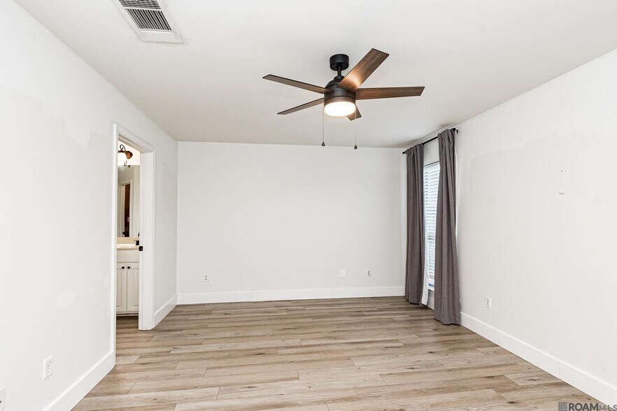 Building Photo - 15484 Oakstone Dr