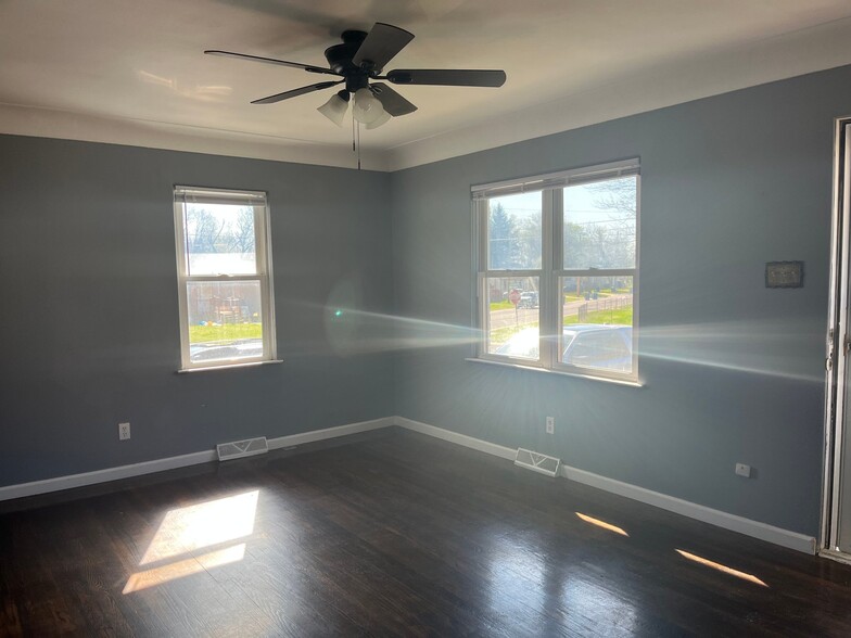 Building Photo - 3868-3870 Western Ave