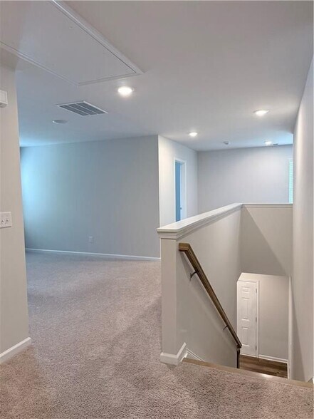 Building Photo - 745 Summerwood Ln
