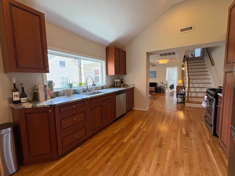 Building Photo - 89 Thorndike St