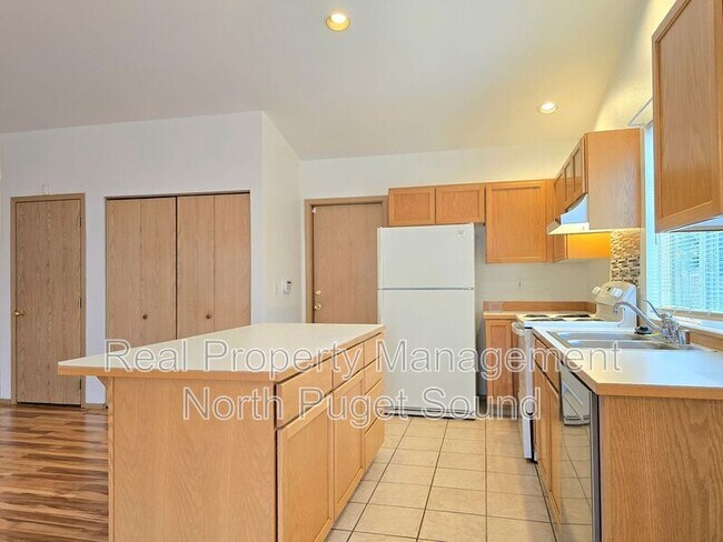 Building Photo - 5224 102nd Pl NE