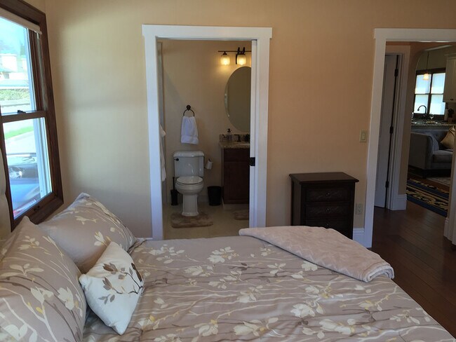 Building Photo - 225 W Angela St