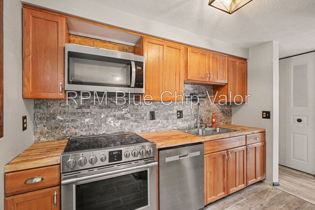 Building Photo - 11674 Greenhaven Ct