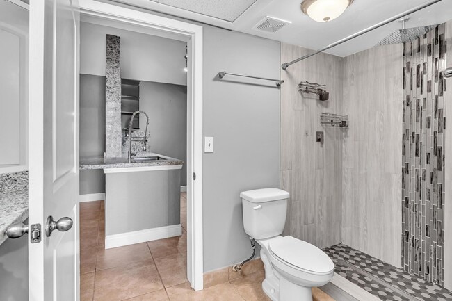 Building Photo - 2803 N Oakland Forest Dr