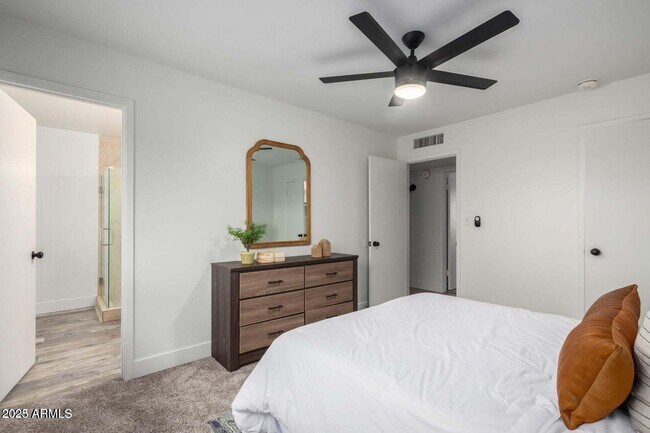 Building Photo - 3933 W Cactus Wren Dr