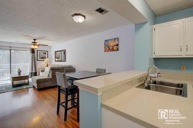 Building Photo - 8471 Yadkin Cir