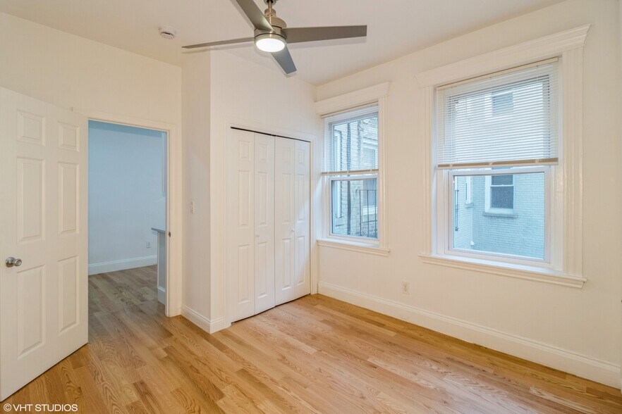 Building Photo - 125 Park Dr