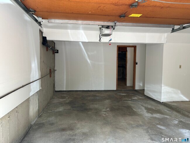 Building Photo - 17 Eagle Rock Cir