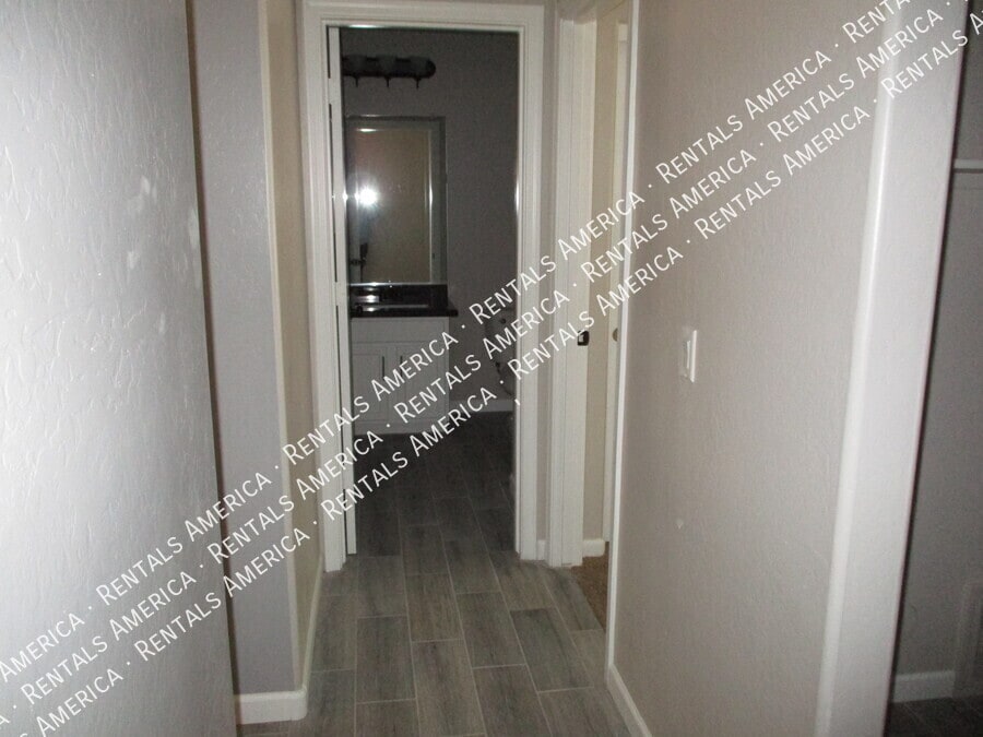 Building Photo - 2739 W Kristina Ave