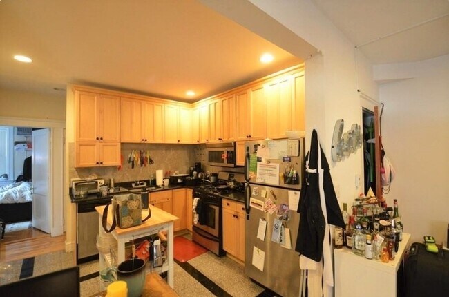 Building Photo - 69 Babcock St