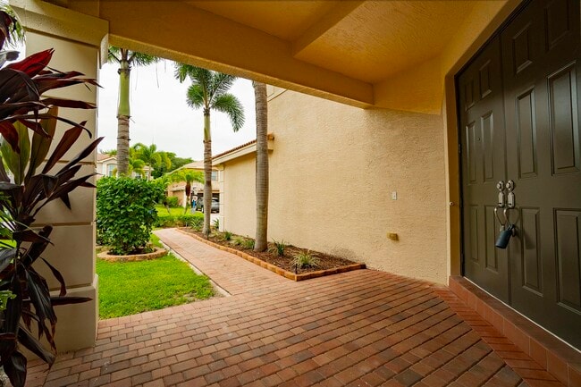 Building Photo - 10324 Willow Oaks Trail