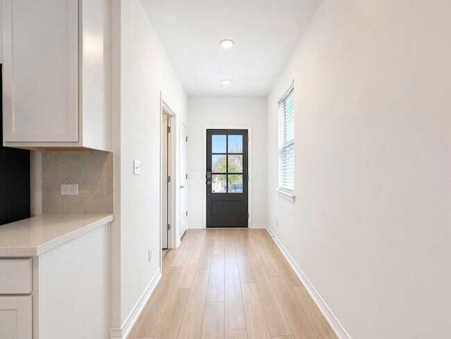 Building Photo - 366 Papaya Dr