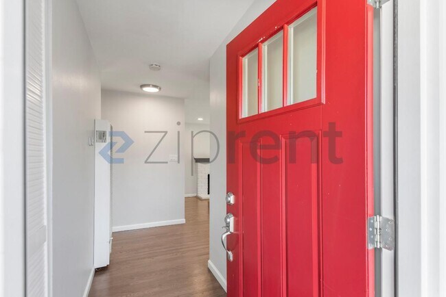 Building Photo - 6258 Castillon Dr