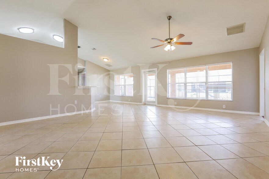 Building Photo - 3811 Trenton Ln