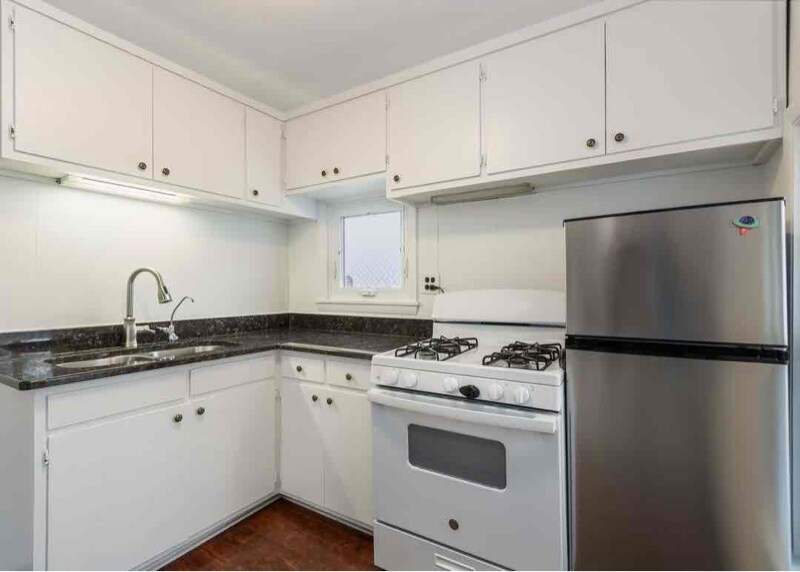 Building Photo - 320 W Main St