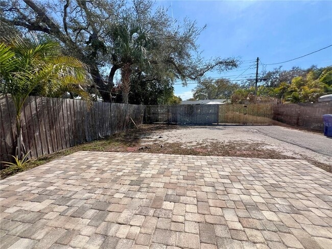 Building Photo - 860 49th Ave N