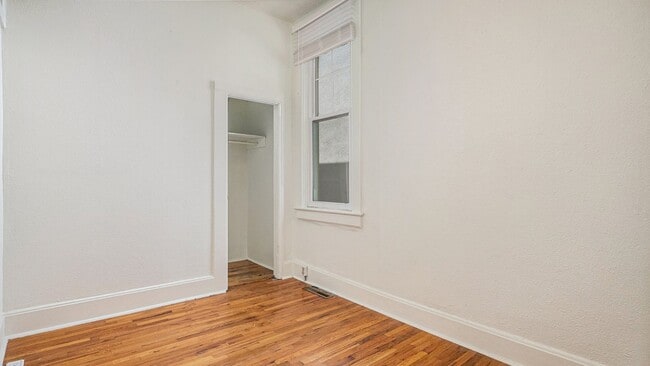 Building Photo - Unique 2 Bed, 1 Bath Home in the Lincoln P...