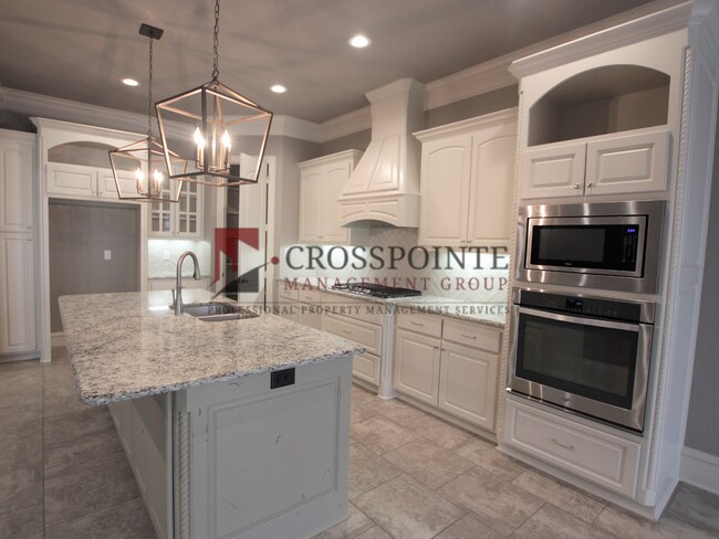 Building Photo - Gorgeous 3 bed 2 bath home in Hadley Court!