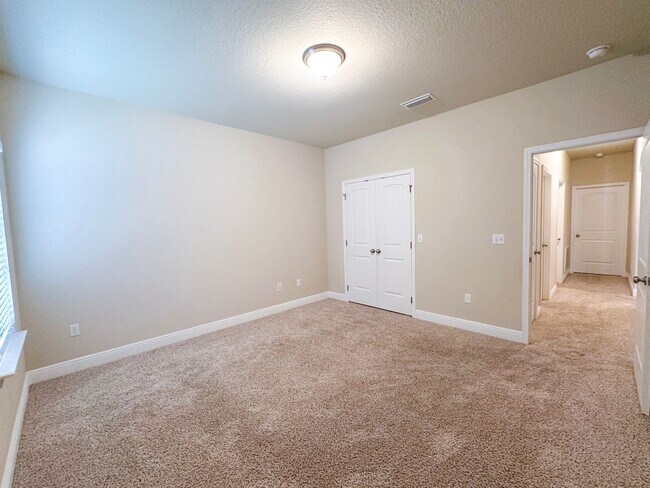 Building Photo - Well maintained 4 bedroom home with 2 car garage