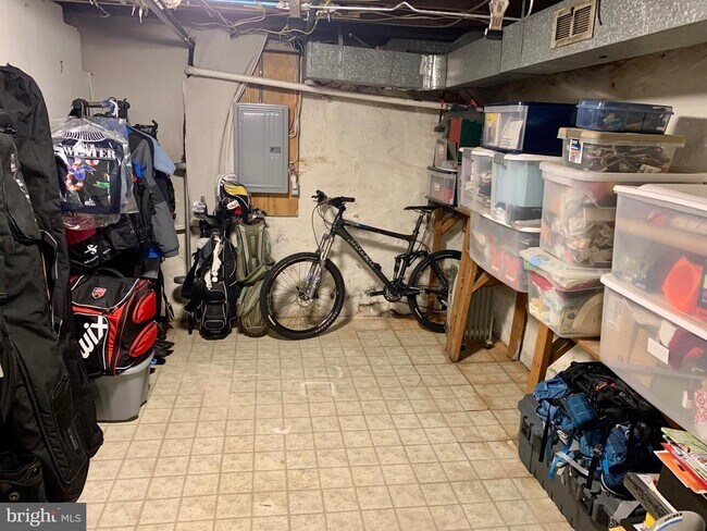 Building Photo - 812 N Judson St