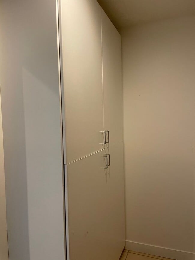 Building Photo - Gorgeous 3 Bedroom 2 Bath Condo For Rent a...