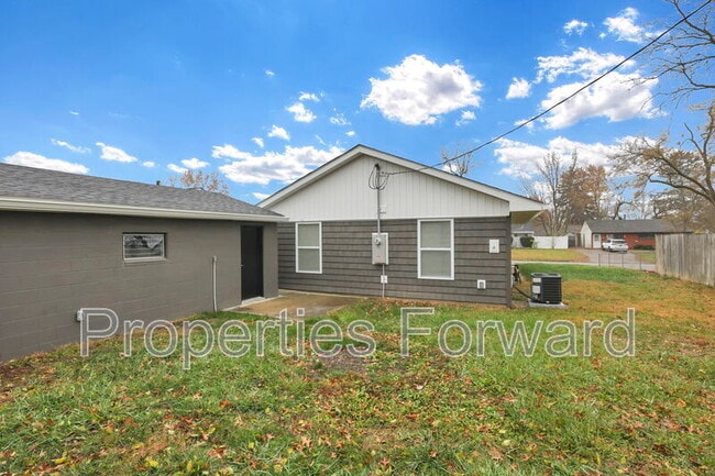 Building Photo - 1734 Eastfield Dr N