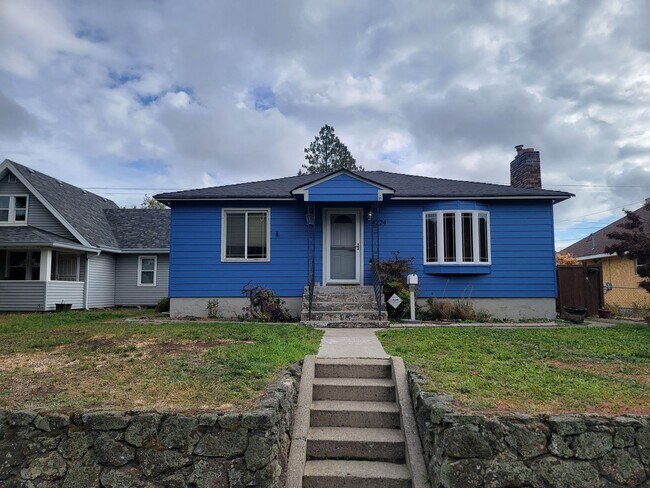 Primary Photo - Great 3-Bedroom Home IN The Garland District