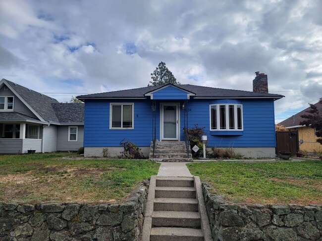 Primary Photo - *MOVE IN SPECIAL * 1ST FULL MONTH FREE* Great 3-Bedroom Home IN The Garland District