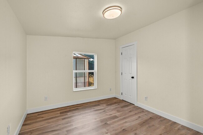 Building Photo - 1756 Tolman Creek Rd