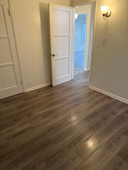 Building Photo - 607 N Rosemary Ln