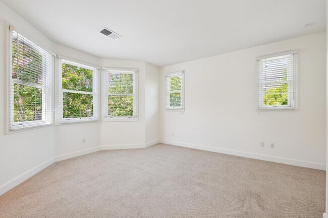 Building Photo - Luxurious Home in Downtown Palo Alto Available Now