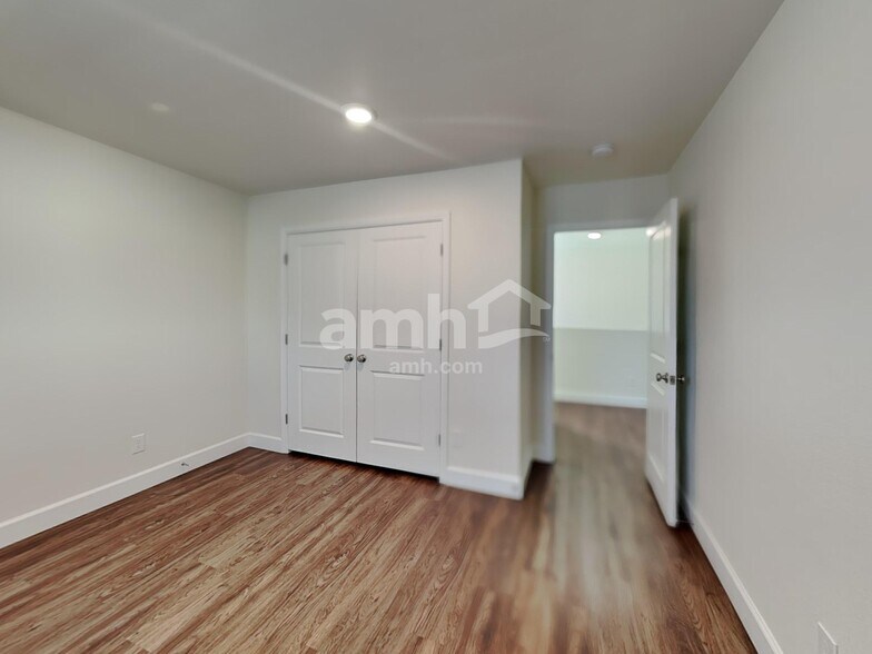 Building Photo - 1806 Viaggio Ave