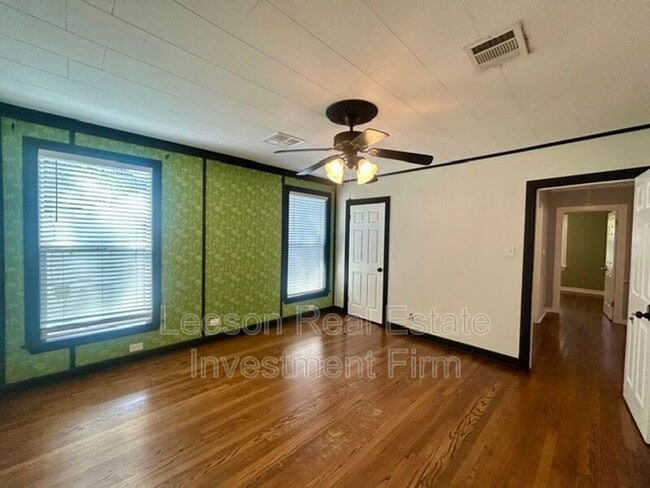 Building Photo - 122 E Dalzell St