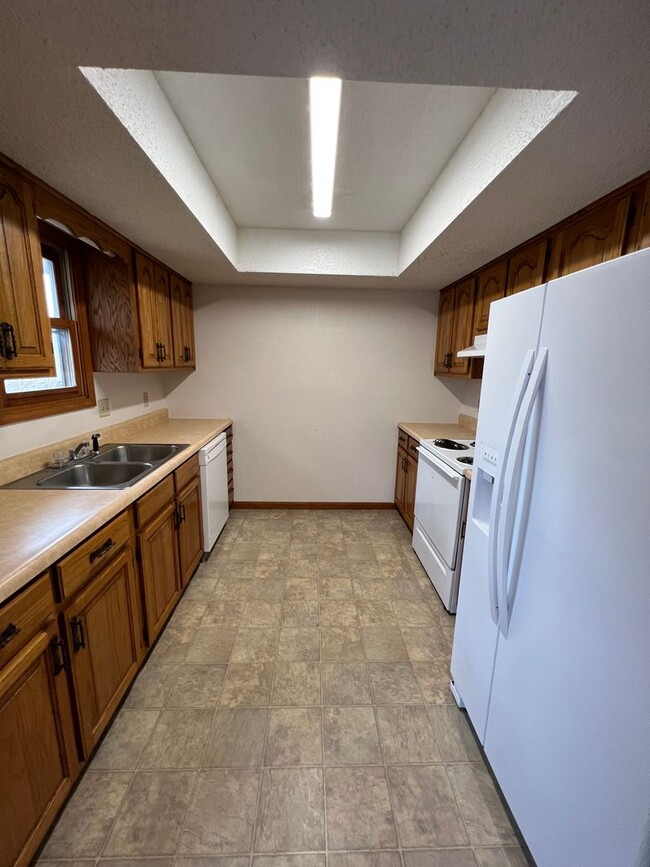 Building Photo - 3 Bedroom Duplex