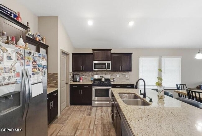 Building Photo - 14904 Tierra Coruna Ave