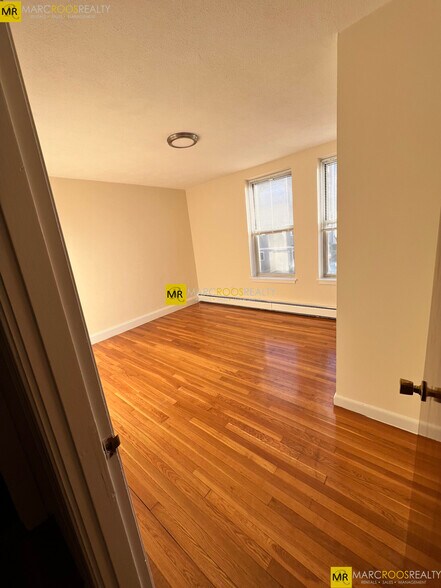 Building Photo - 168 North Beacon St